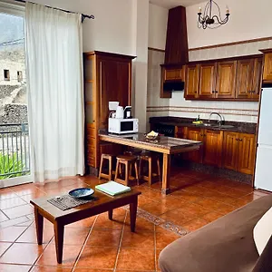 Apartment Verodes, Frontera